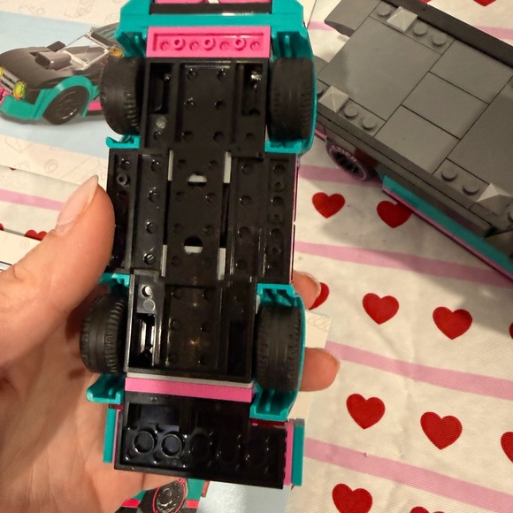 LEGO City 60406 Transporter Truck - Black and Teal - Picture 6 of 9